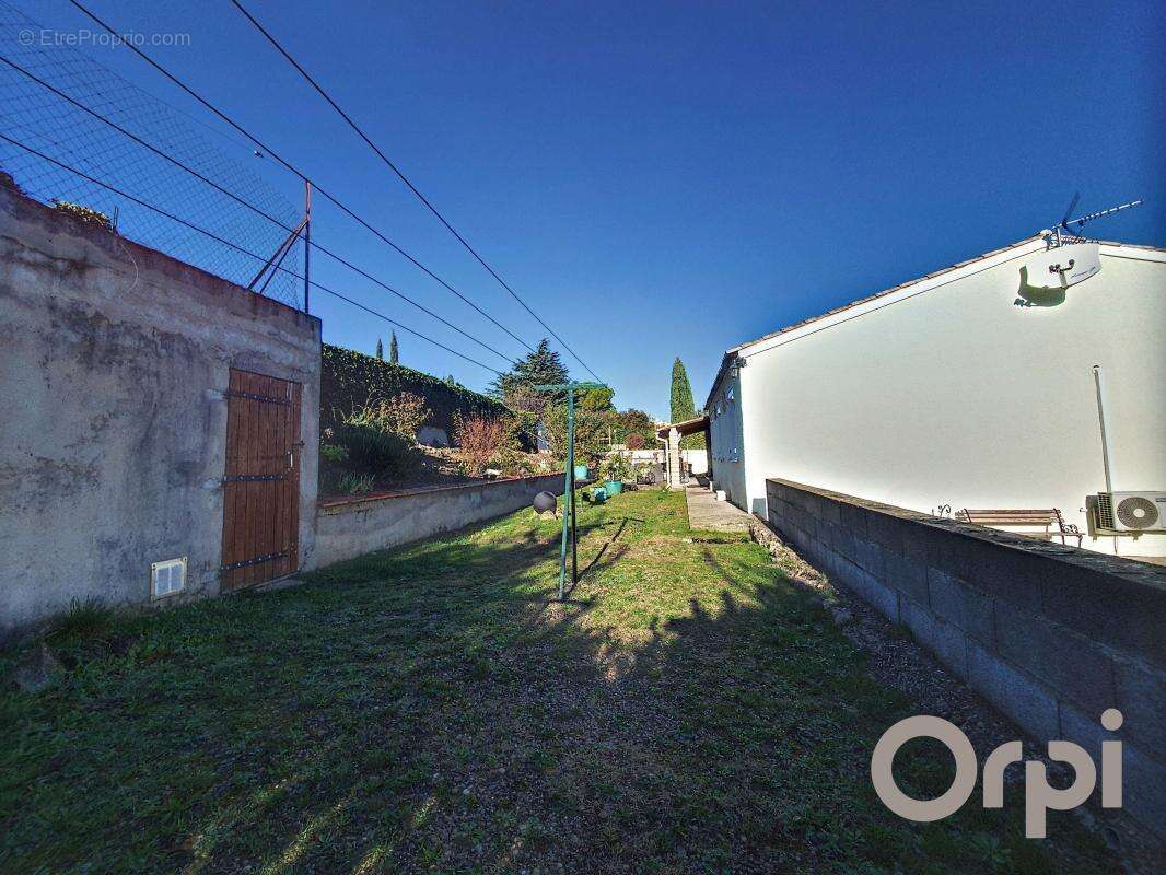 Proche centre ville, maison de plain pied, 6 pièces 116 m2, garage à FLAYOSC - photo 10