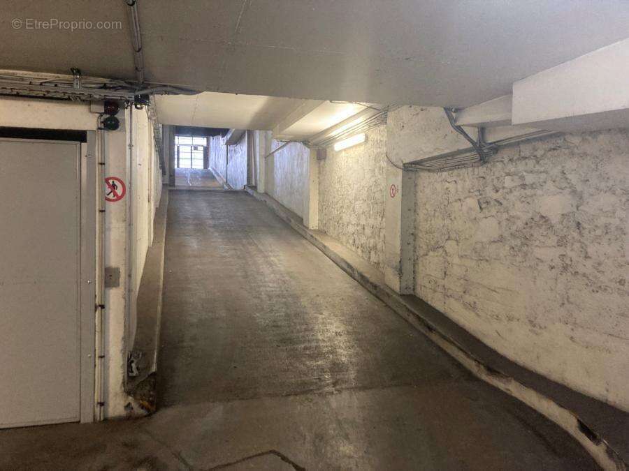 Parking à PARIS-15E