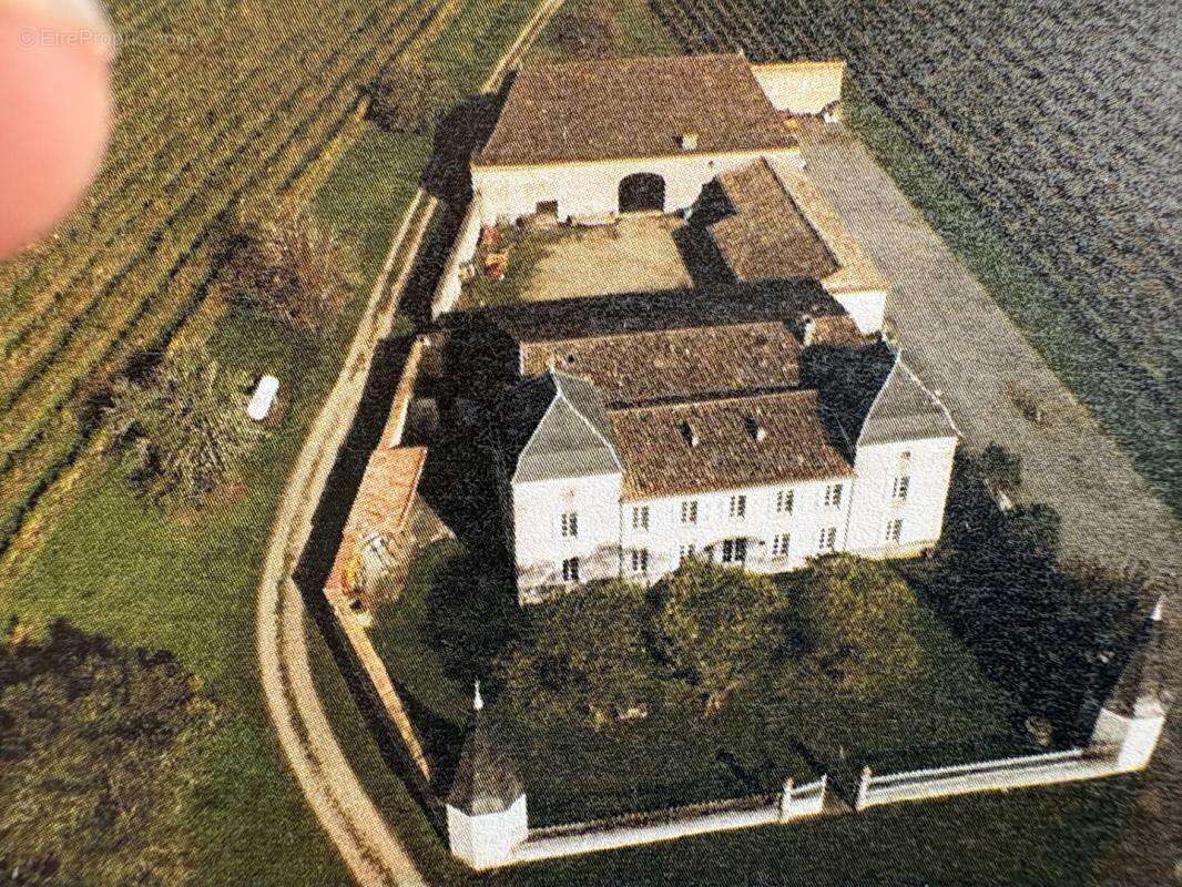 Château confidentiel à Massugas, dominant les côteaux, entre Pellegrue et Sauveterre de Guyenne - photo 10