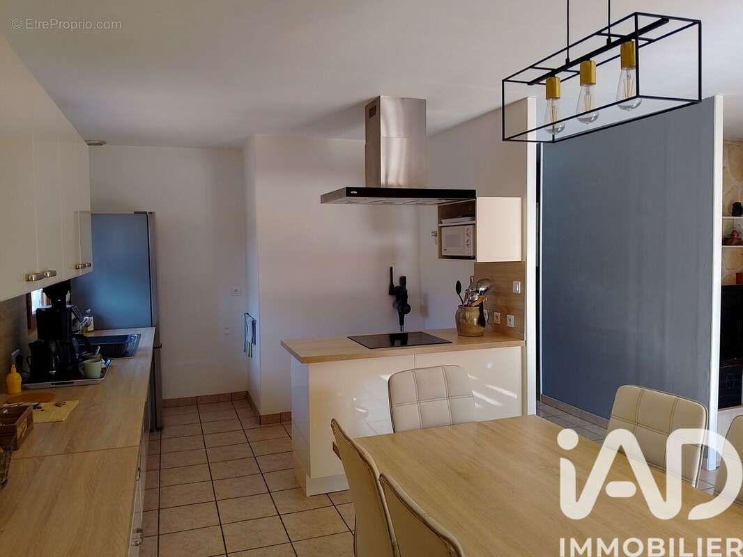 Maison 88 m² à Traize  - photo 4