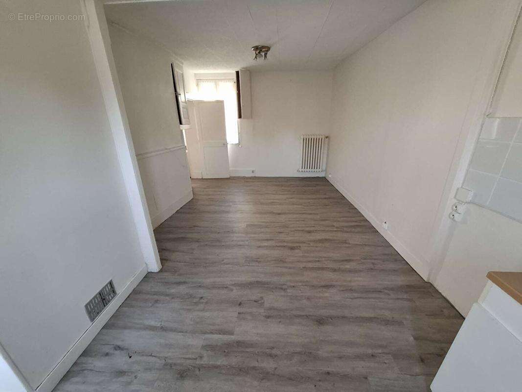 Immeuble comprenant 3 appartements 205m² + dépendances RUGLES - photo 10