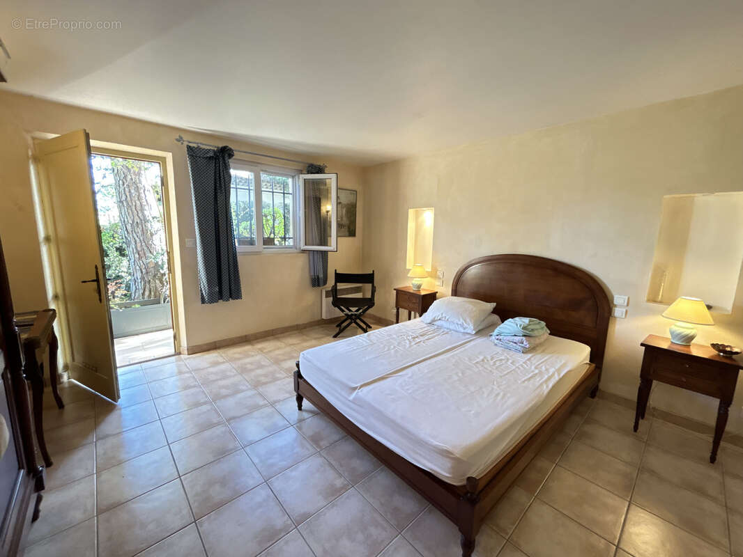 Autre à SAINT-RAPHAEL