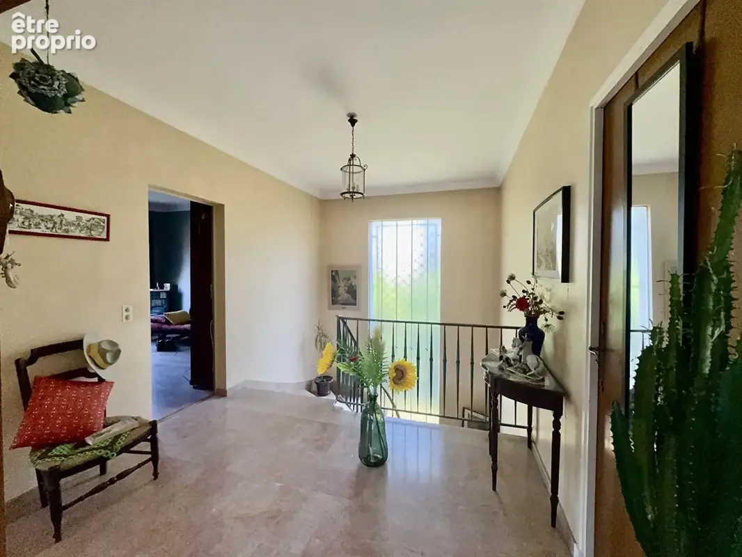 Maison Villeneuve Les Avignon 6 pièce(s) 219.50 m2 - photo 6