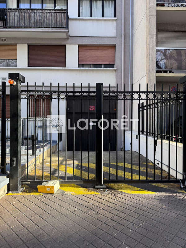 Parking à PARIS-15E