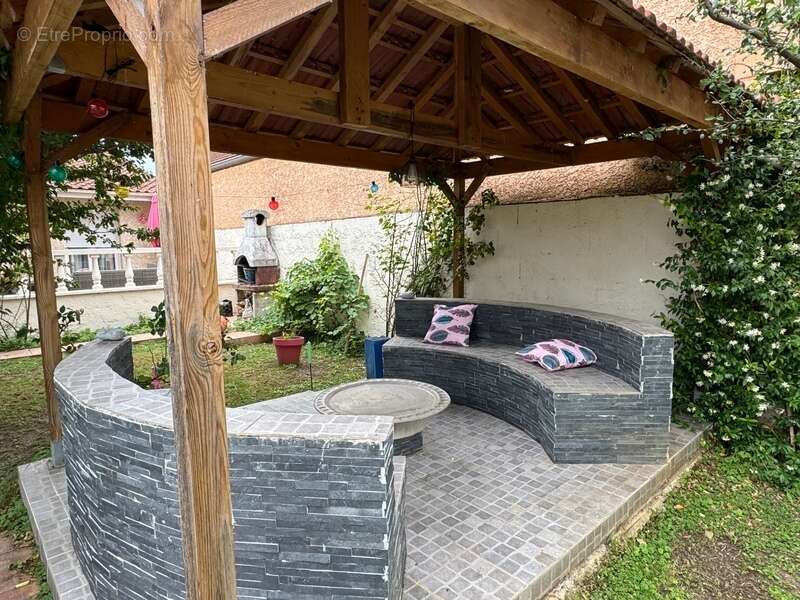 Maison de ville, grande pièce de vie, 4 chambres et beau jardin paysagé - photo 17