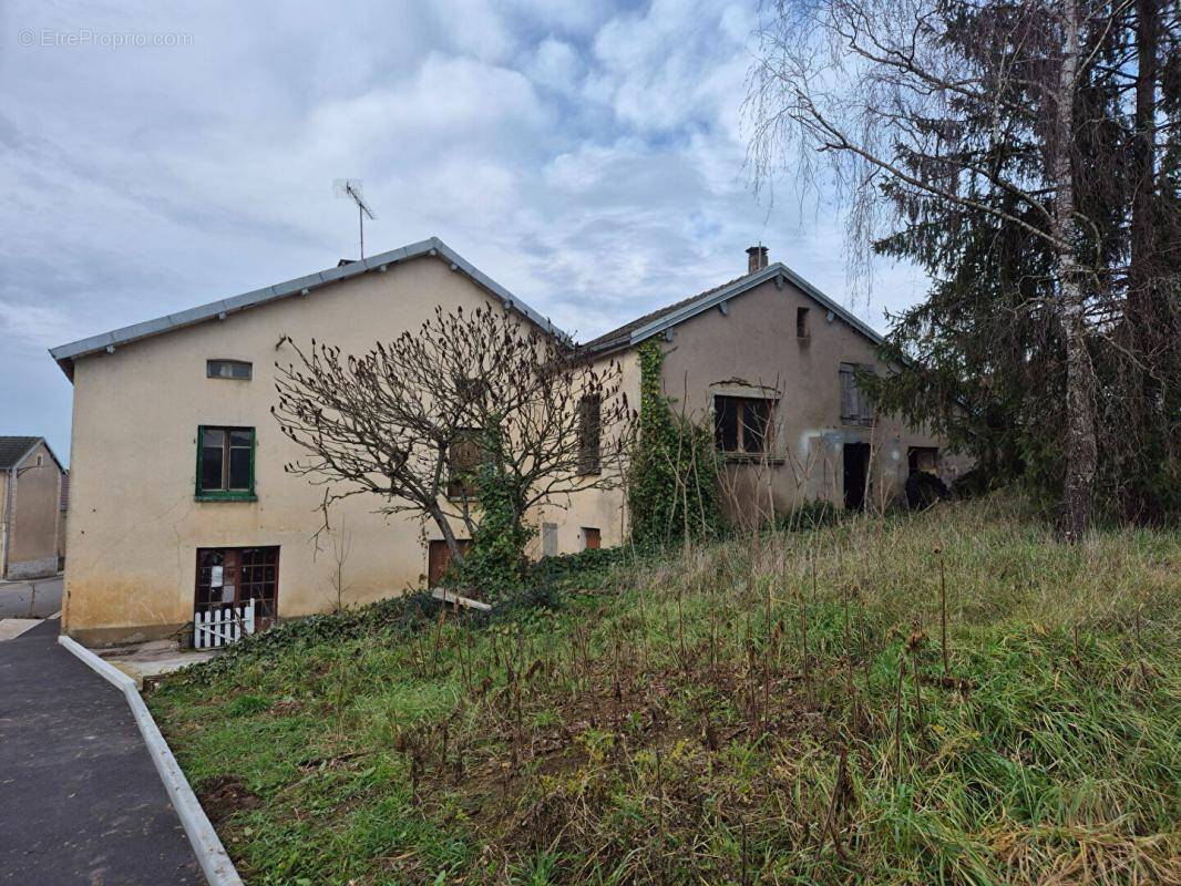 Maison à FLEUREY-LES-FAVERNEY