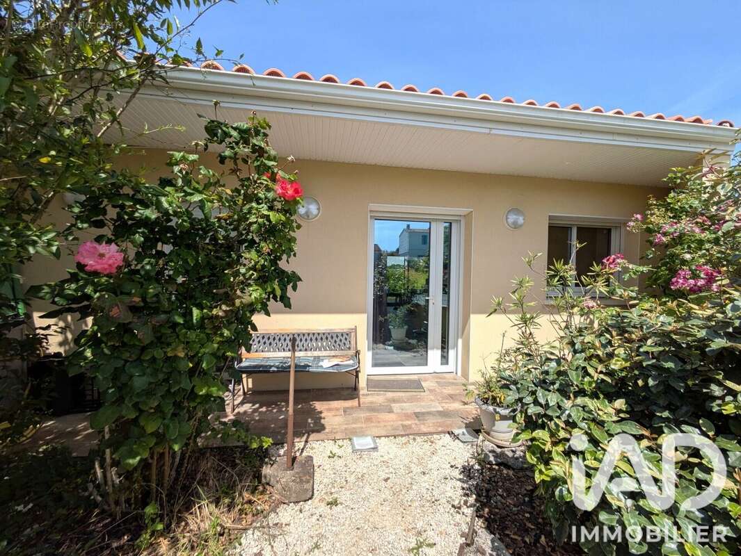 Maison 100 m² à Nieul-Les-Saintes  - photo 4