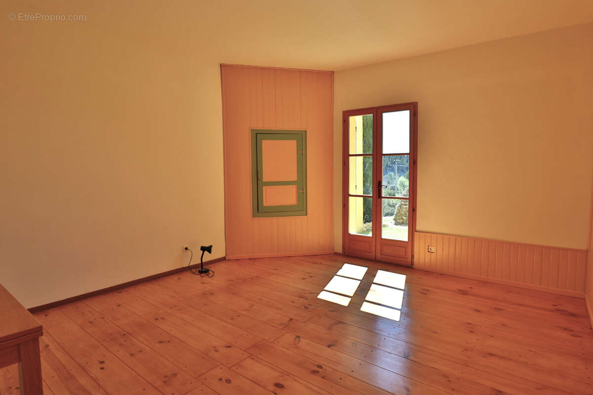 Maison à SAINT-SATURNIN-LES-APT