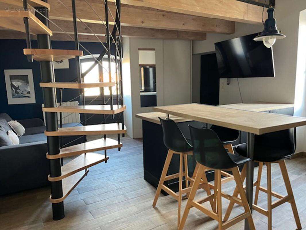Maison en pierre avec piscine sur 8500 m² de terrain Bessas 10 pièce(s) 244 m2 - photo 12