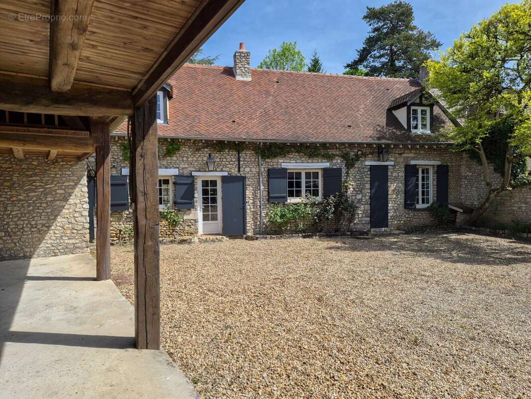 Maison à ORMOY-LA-RIVIERE