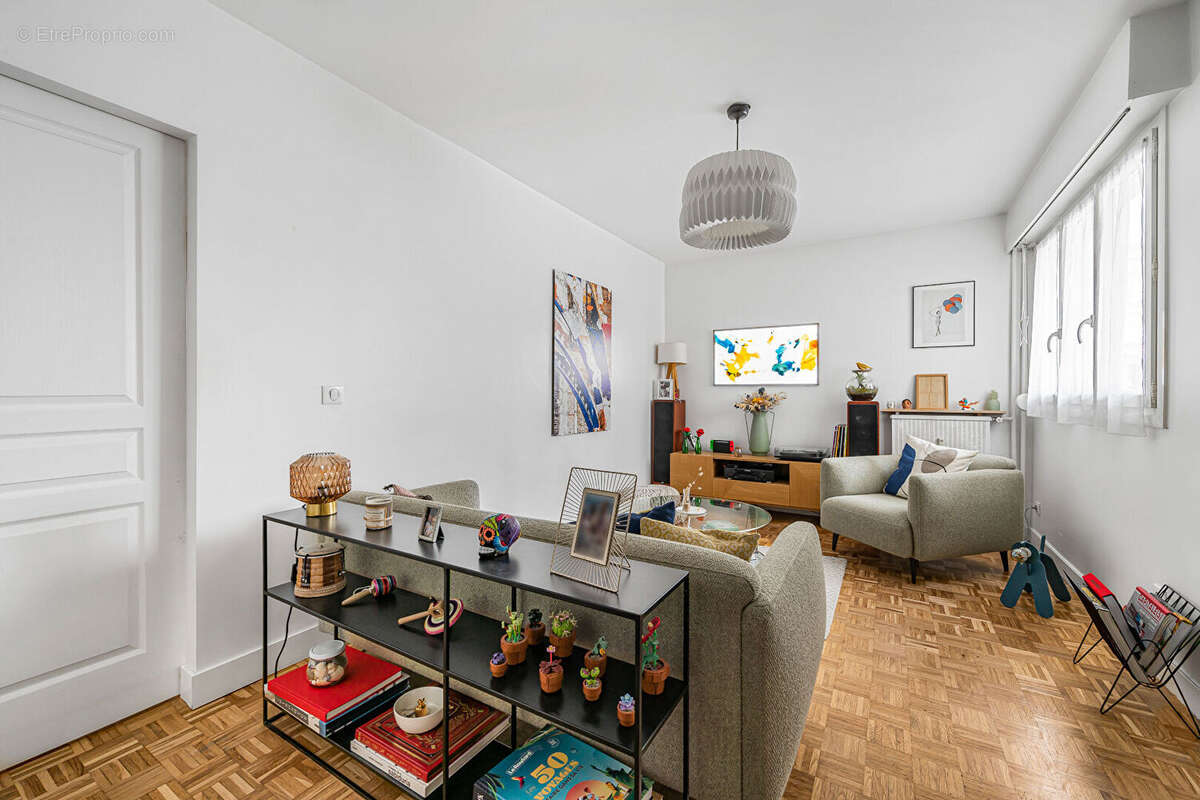 Appartement à PARIS-14E