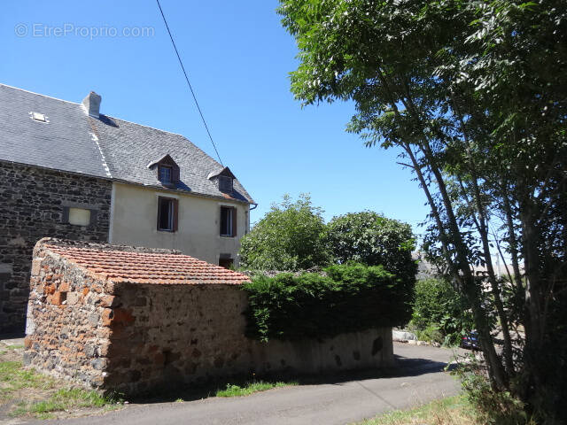 Maison à SAULZET-LE-FROID