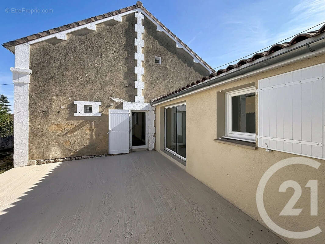 Maison 93 m² à Ruelle-Sur-Touvre  - photo 14
