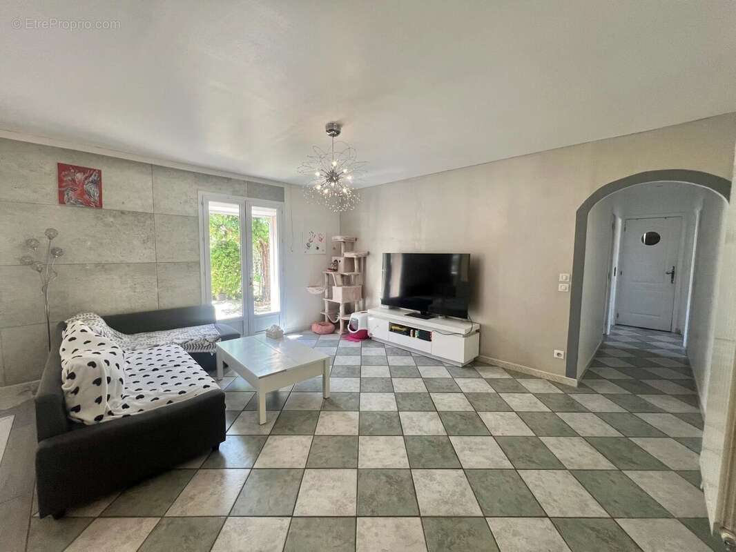 Maison à SAINT-MAXIMIN-LA-SAINTE-BAUME