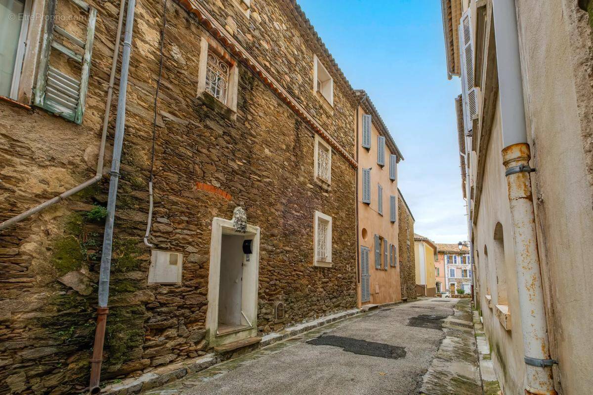 Maison à LA GARDE-FREINET