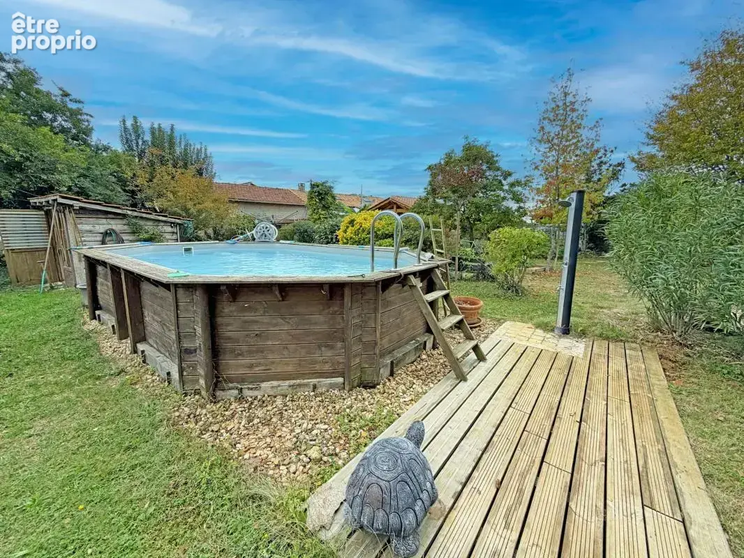 Maison avec véranda, annexe et jardin paysager de 3 130 m² - photo 14