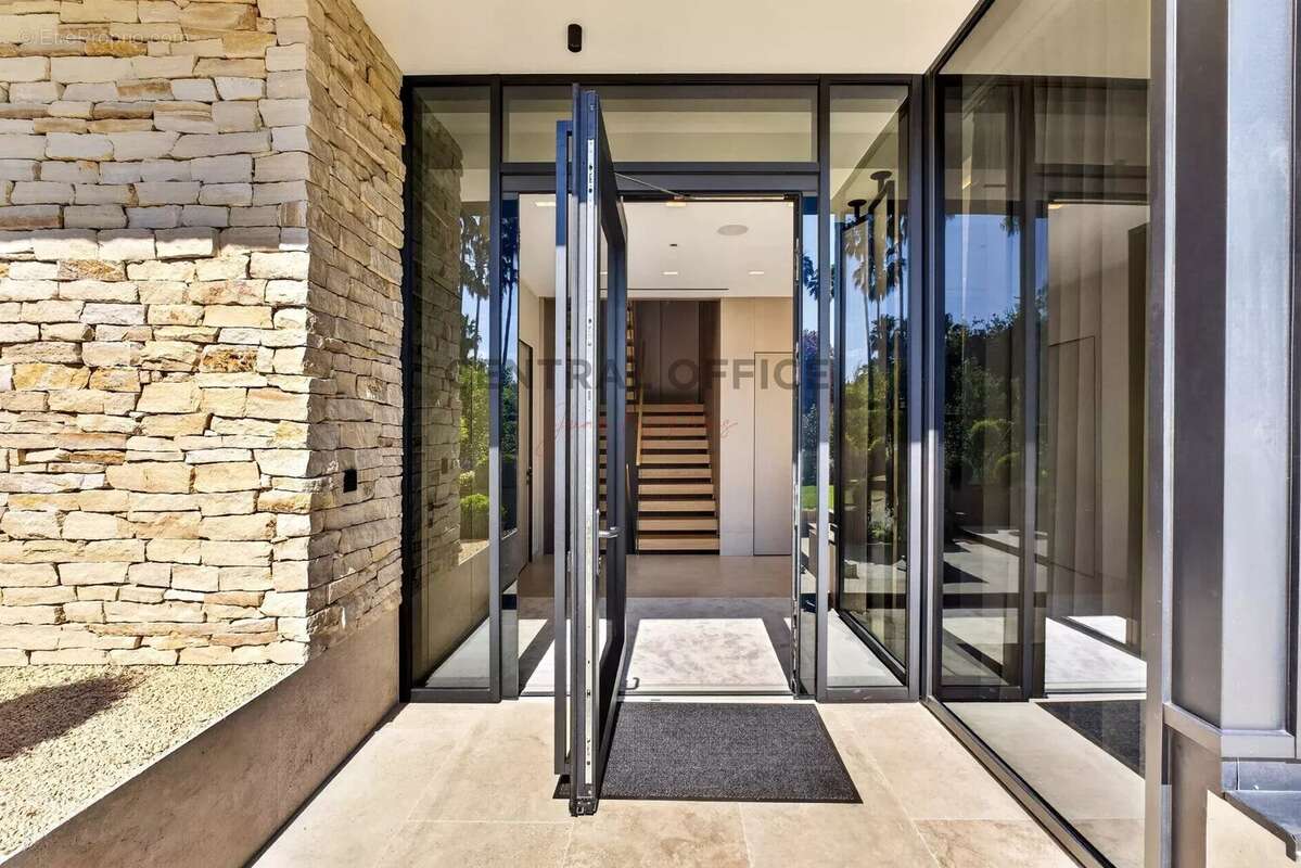 CAP D'ANTIBES- versant Ouest, villa contemporaine neuve d’exception dans un domaine privé - photo 5
