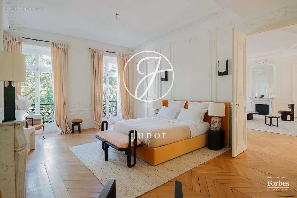 Appartement à PARIS-8E