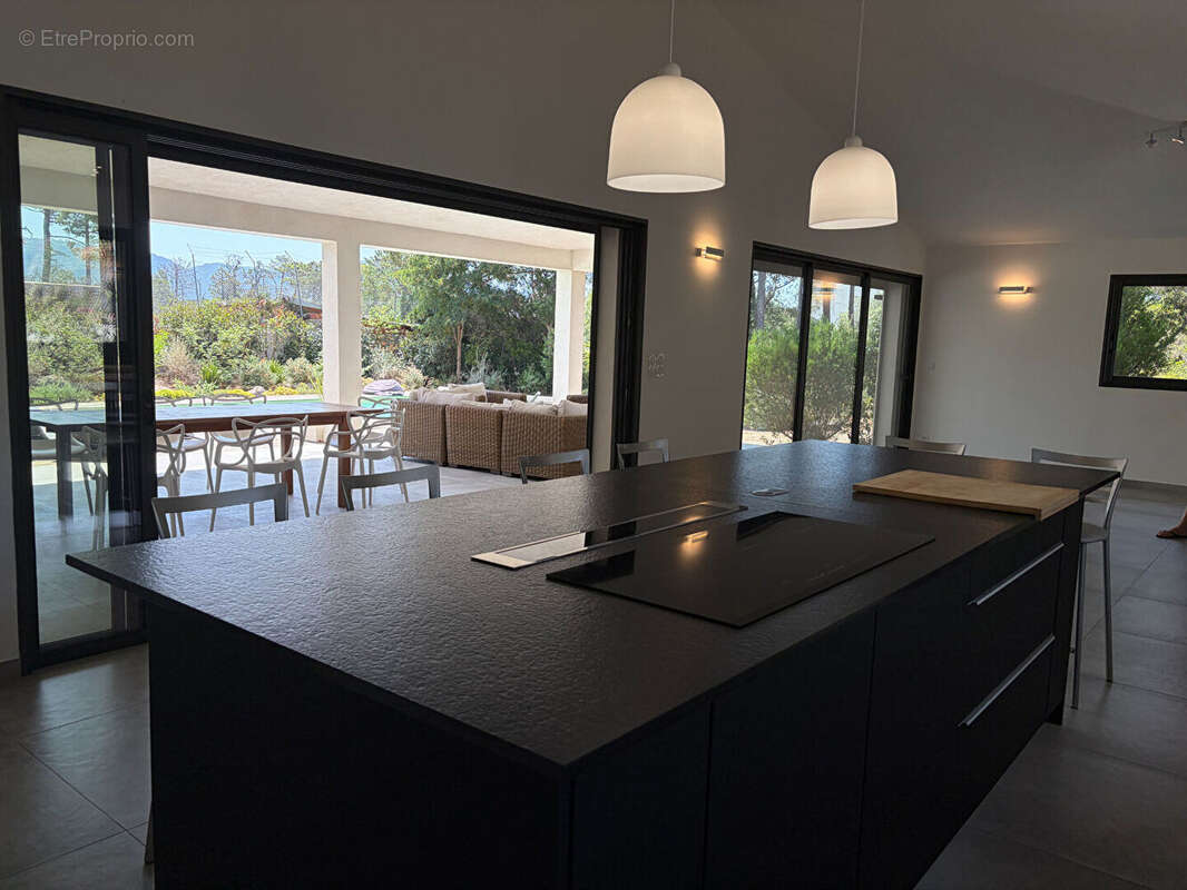 Villa contemporaine d'exception - Centre de Porto-Vecchio - photo 3