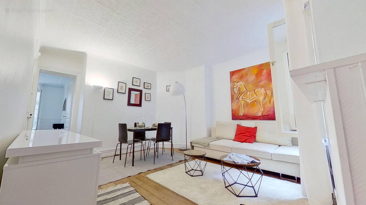 Appartement à PARIS-17E
