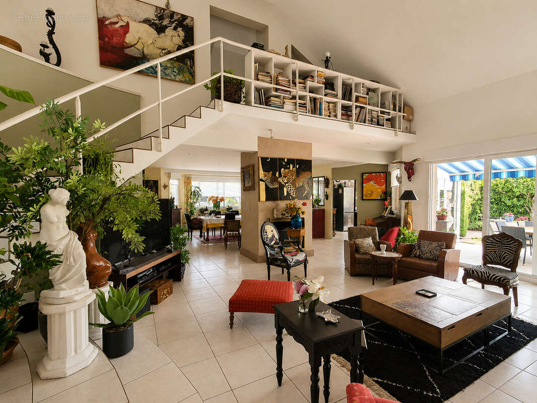 Maison 264 m² à Saint-Doulchard  - photo 15