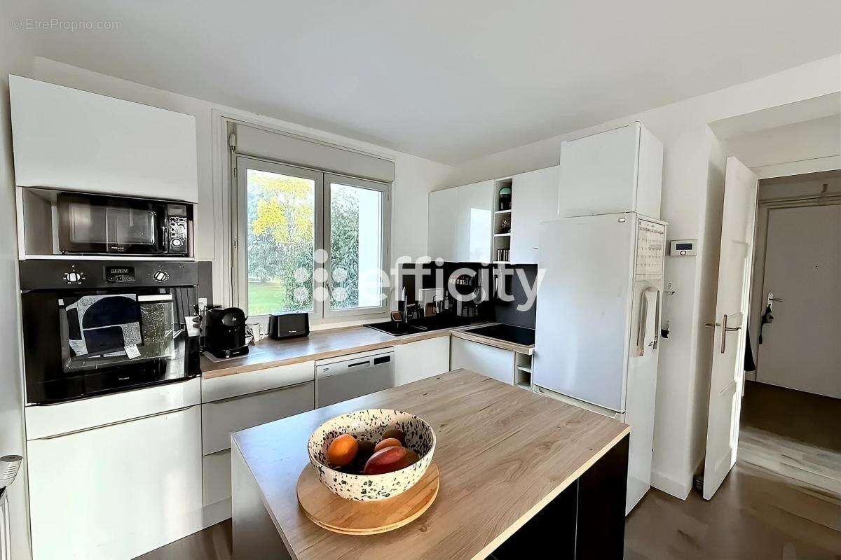 Appartement à DECINES-CHARPIEU