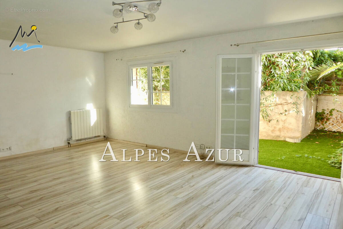 Appartement à VILLENEUVE-LOUBET