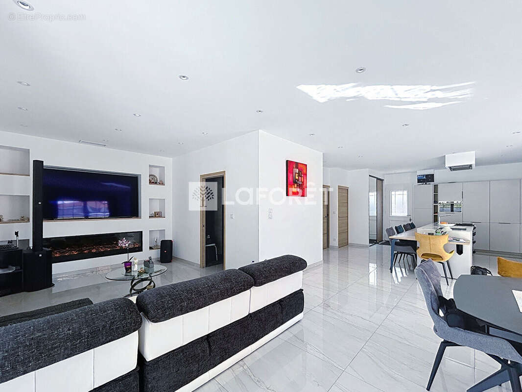 Maison à ROQUEVAIRE