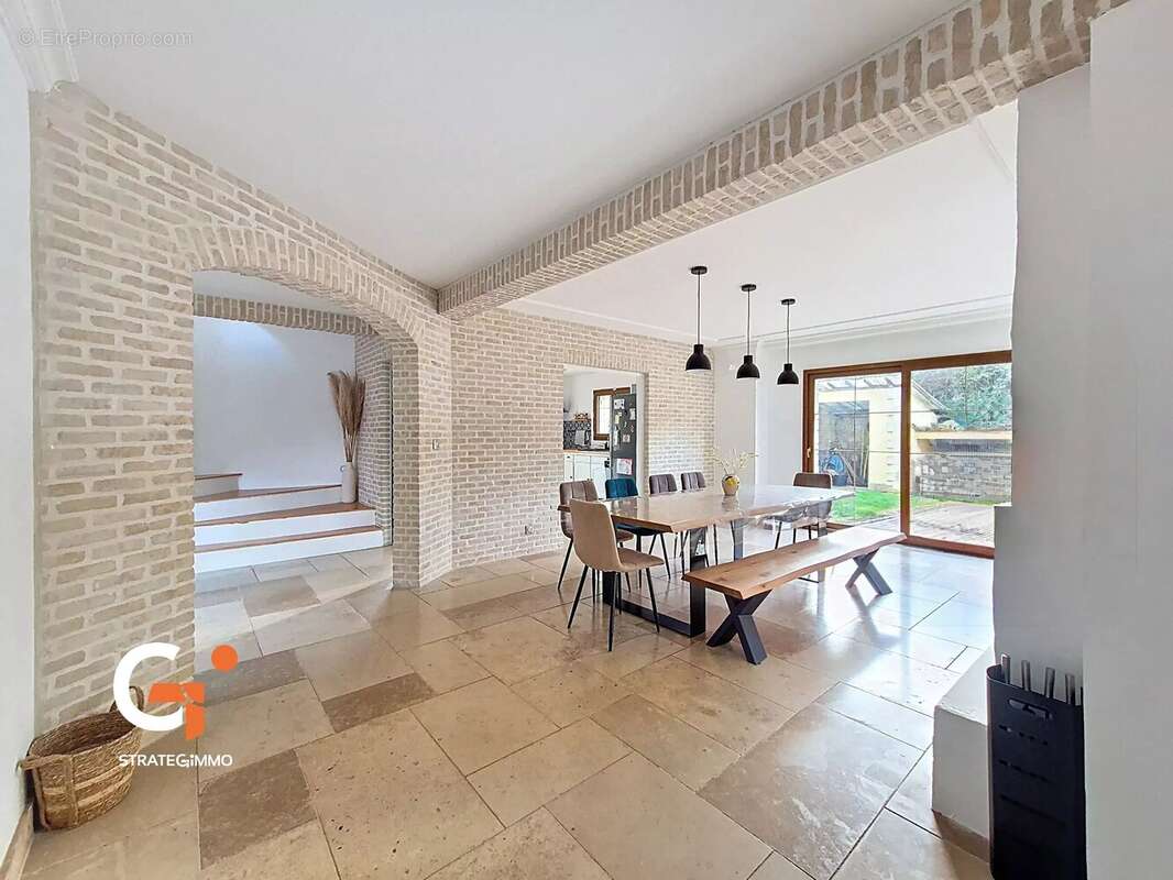 Maison à SAINT-OUEN-DE-THOUBERVILLE