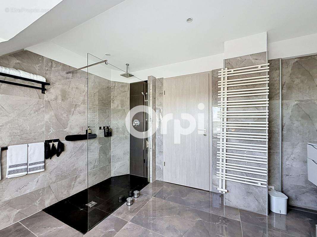 À vendre - Maison Familiale de 253m² avec appartement indépendant - 618 000€ FAI - photo 19