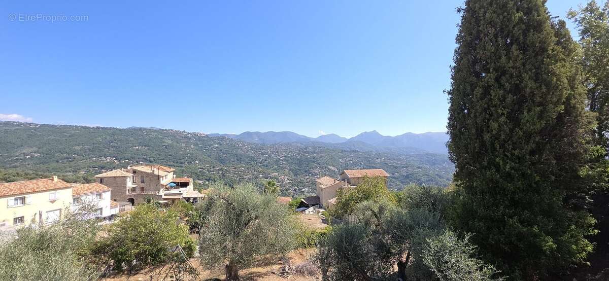 Maison à CHATEAUNEUF-VILLEVIEILLE