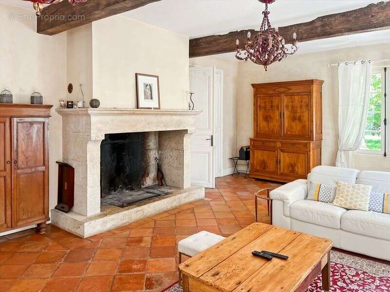 Aux portes de LECTOURE, superbe maison de 9 pièces principales avec jardin - photo 8