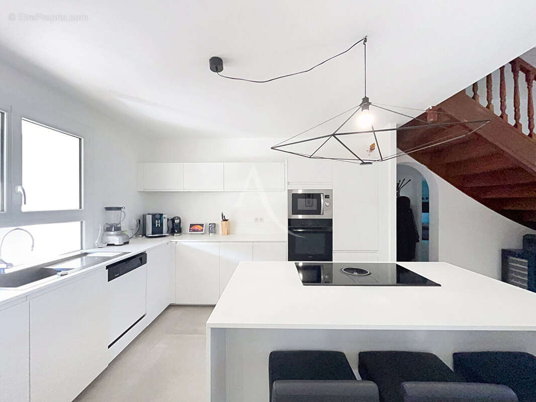 Maison à BRUGUIERES