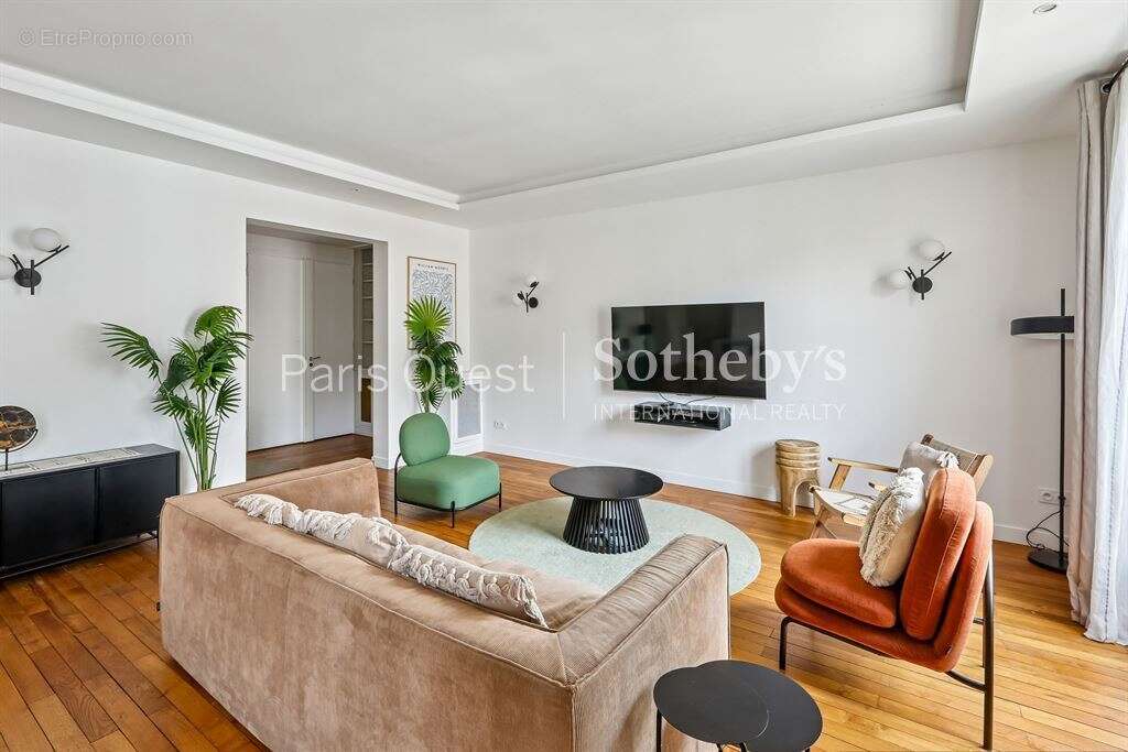 Appartement à NEUILLY-SUR-SEINE