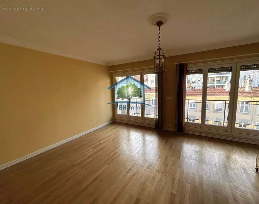 Appartement à SAINT-ETIENNE