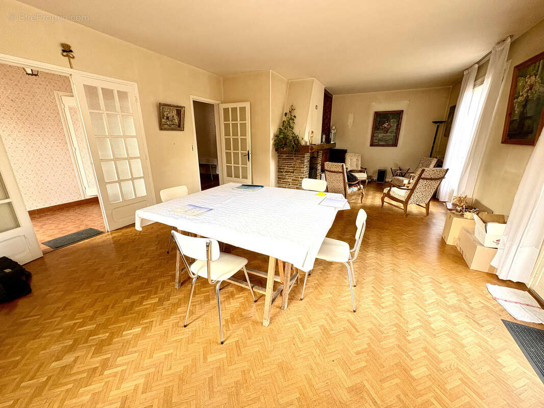 Maison à CHATEAUPONSAC