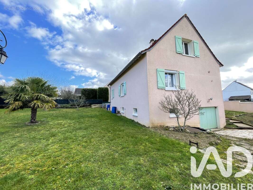 Maison 115 m² à Saint-Germain-Laval  - photo 2