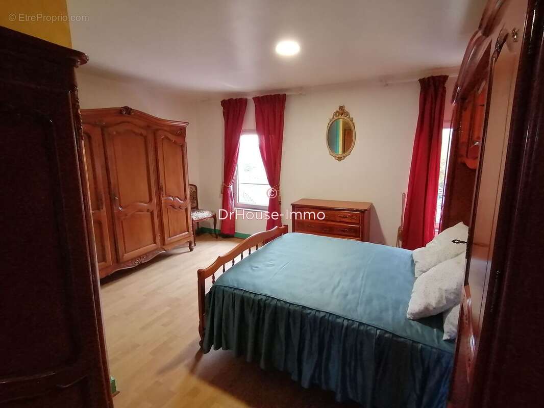 Appartement à SAINT-MEDARD-DE-GUIZIERES