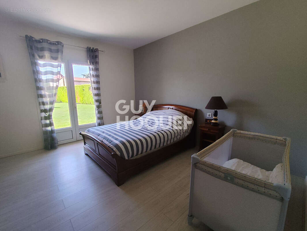 Maison à MONTROND-LES-BAINS