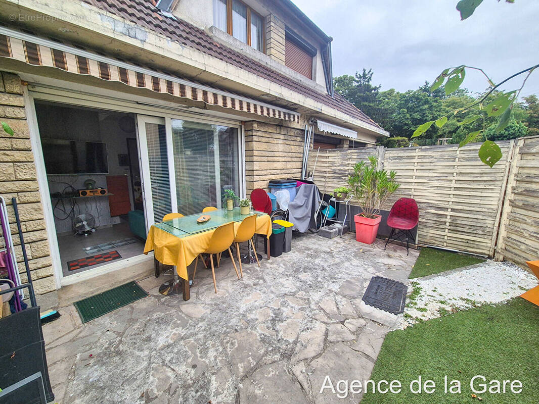Appartement à SARTROUVILLE