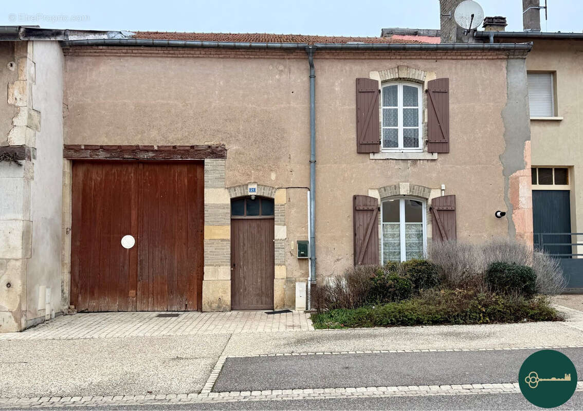 Maison à CHAUDENEY-SUR-MOSELLE