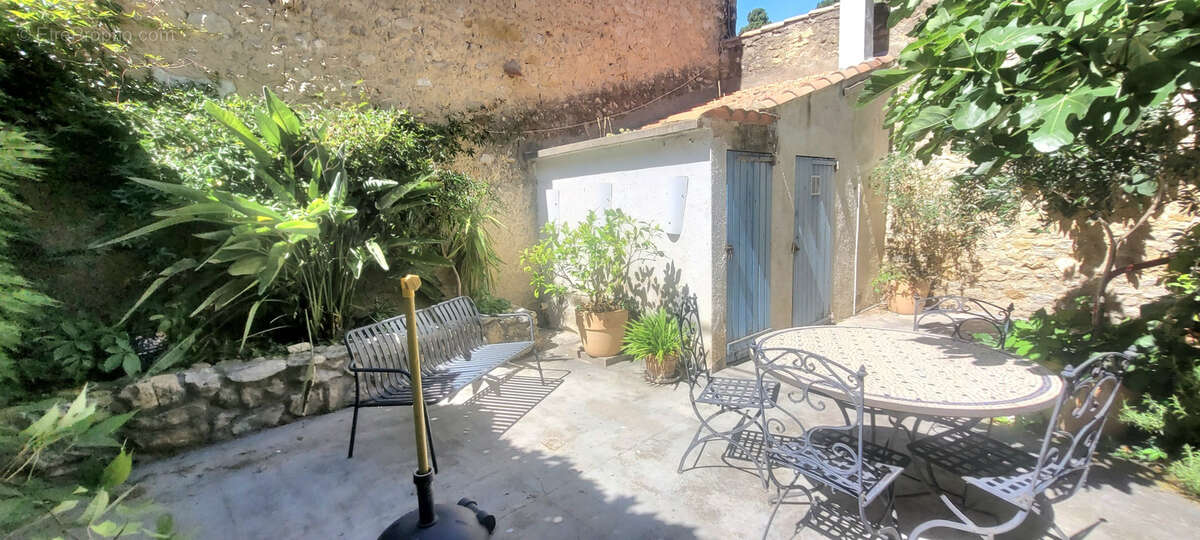 Maison à MOUSSAN