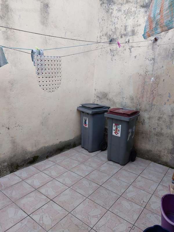 cour carrelé - Maison à ROUBAIX