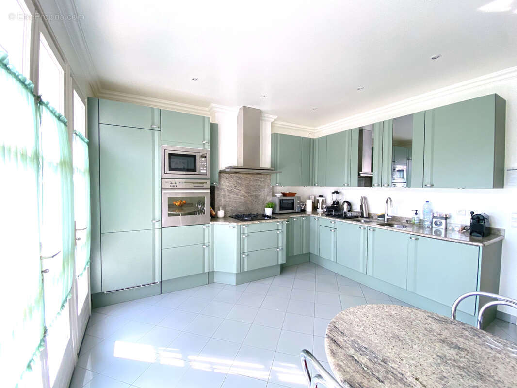 Maison à CHENNEVIERES-SUR-MARNE