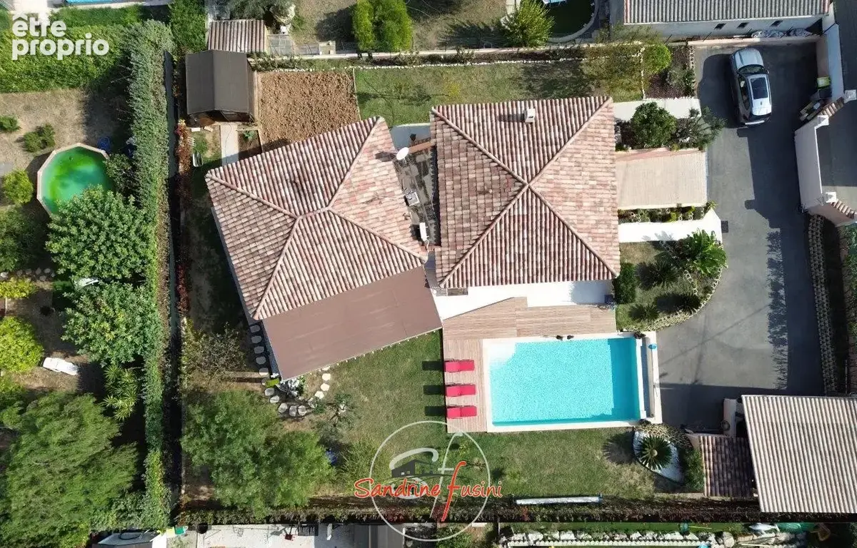 Plan de Carros :  Belle villa individuelle de plain-pied avec piscine et vaste sous sol de130 m2 - photo 14
