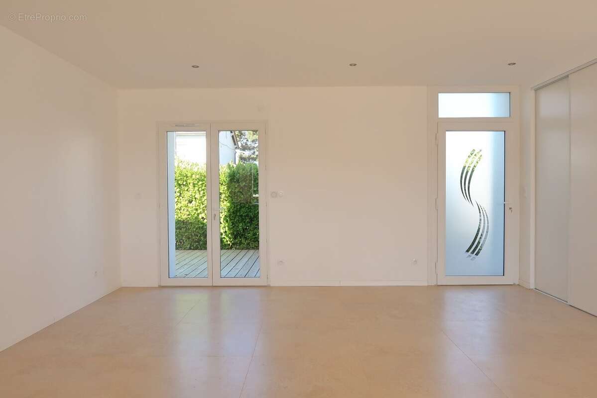 Appartement à SAINT-GENEST-LERPT