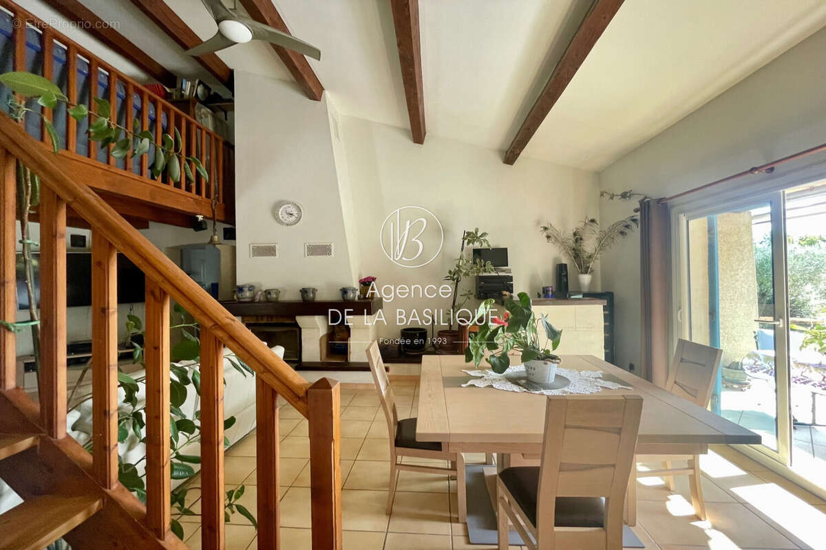 Maison à SEILLONS-SOURCE-D&#039;ARGENS