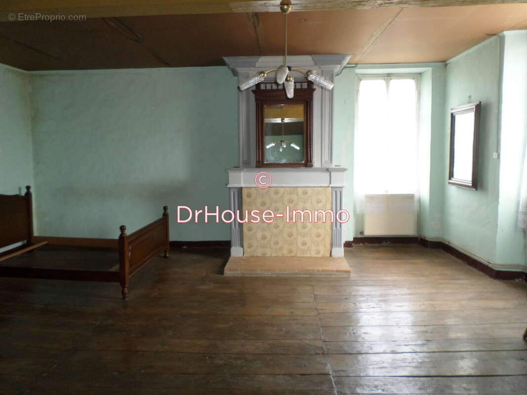 Maison à BARBEZIEUX-SAINT-HILAIRE