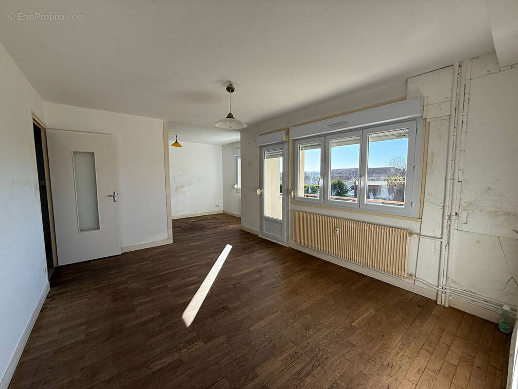 Appartement à SAINT-ETIENNE-SUR-CHALARONNE