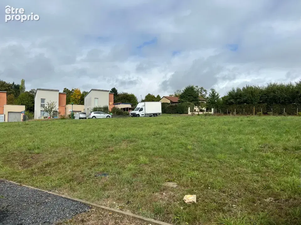 Terrain 375 m² à Naucelles  - photo 3